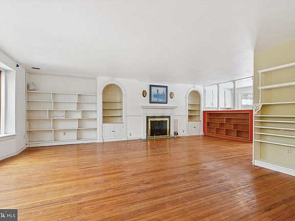 3rd image of 1450 Pepper Rd