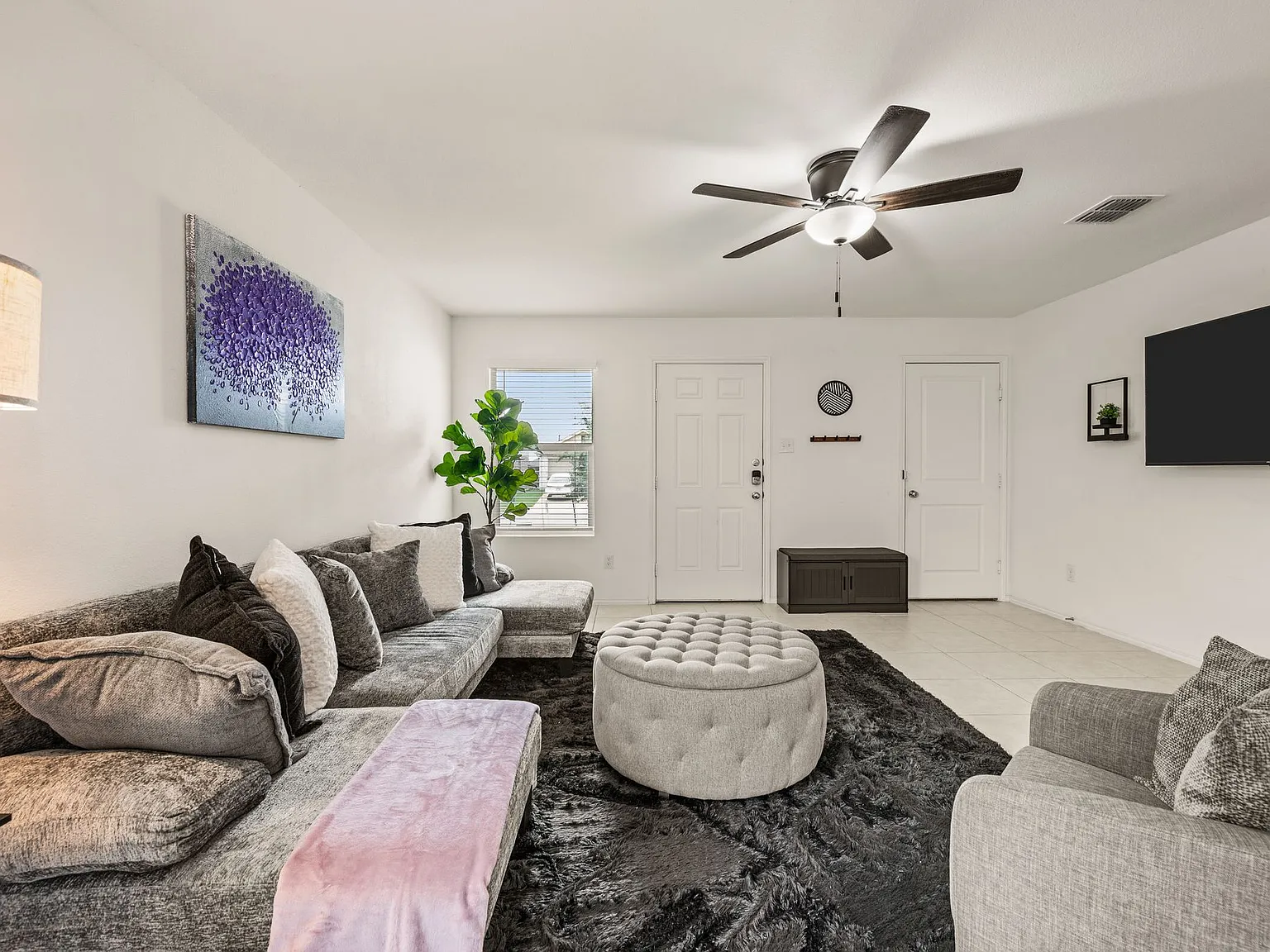 3 bed, 1320 sqft, $4,600 — Photo 3