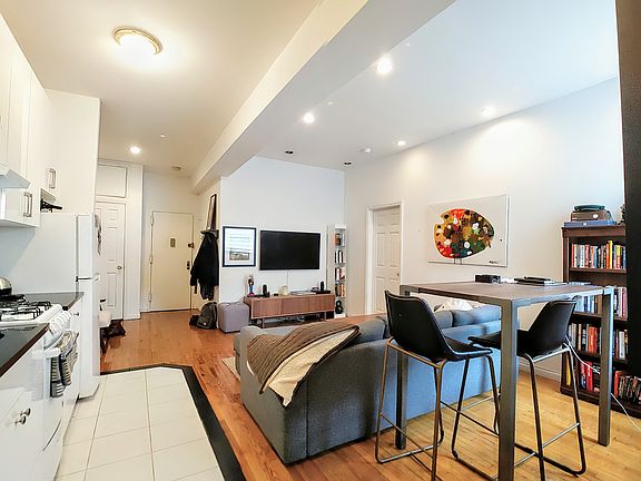 5th image of 176 2nd Ave APT 1R