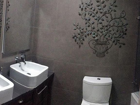 Upstairs 2nd bathroom