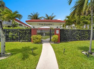 Casa Paradiso, Hallandale, FL 33009