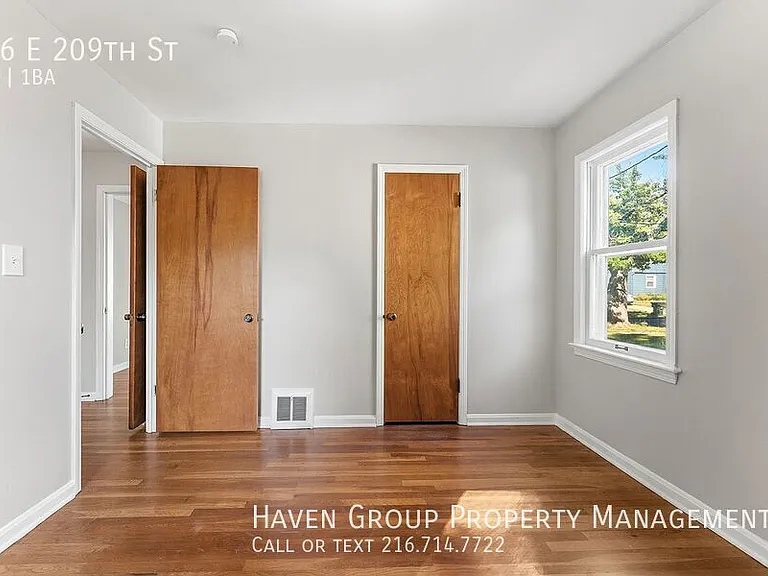866 E 209th St — Photo 9