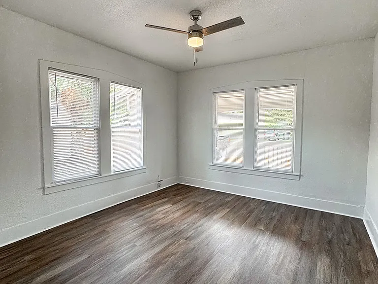 935 W Ridgewood Ct — Photo 5