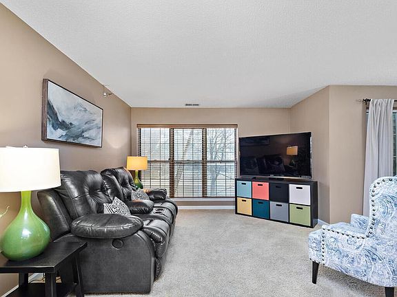 3rd image of 6155 Chasewood Pkwy APT 102