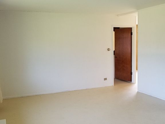 3rd image of 6527 Laurel Ave