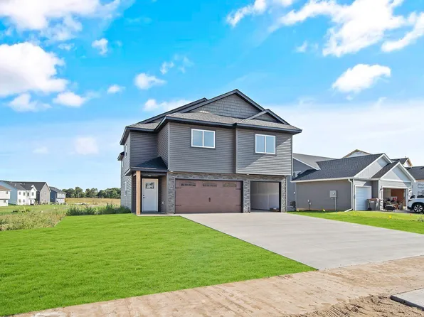 1122 Tiger Ct NE, Isanti, MN 55040