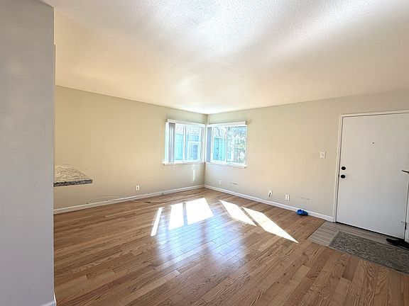 4th image of 623 Commercial Ave Unit 2