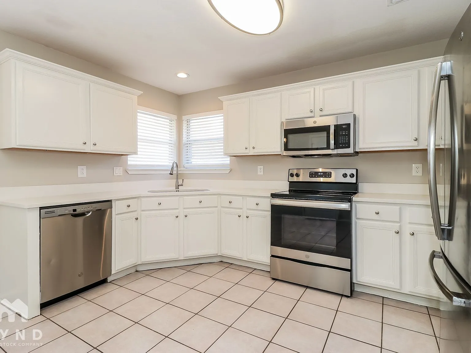 3 bed, 2.0 bath, 1392 sqft, $1,865 — Photo 2