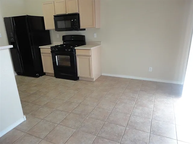 7044 Glen Hills Dr NE — Photo 3