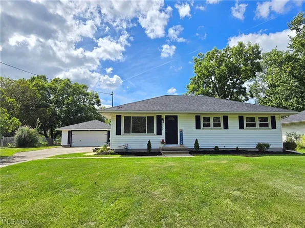 1326 Blueberry Hill Dr, Brunswick, OH 44212