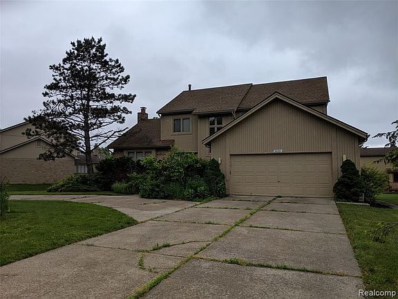 2nd image of 30301 Essex Dr