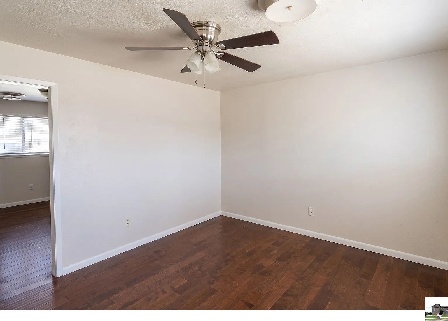 4 bed, 1.5 bath, 1098 sqft, $975 — Photo 2