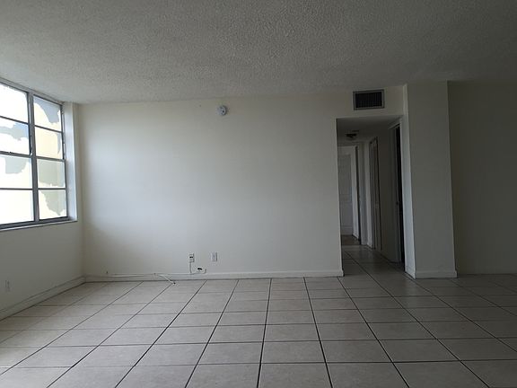 2nd image of 2025 NE 164th St #000