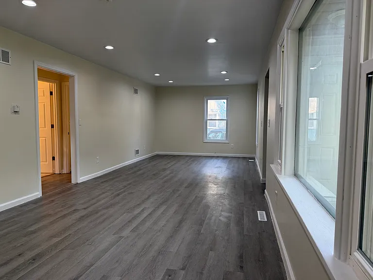 3839 16th Ave — Photo 2