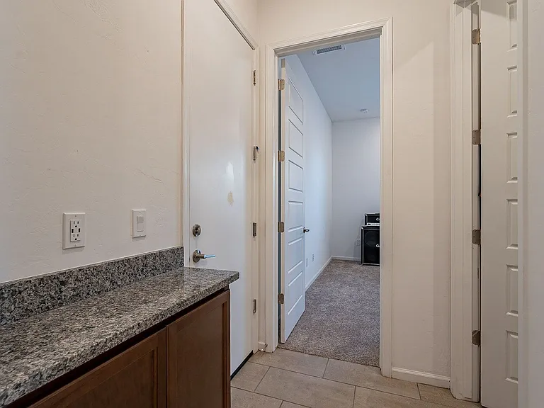 12442 N Appling Ave — Photo 28