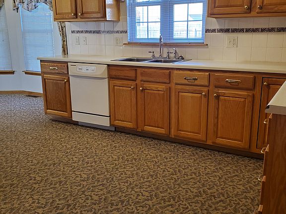 4th image of 2808 S Castle Dr