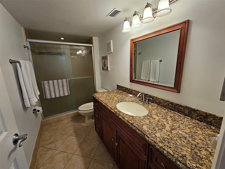 2222 N Cypress Bnd #309 — Photo 7