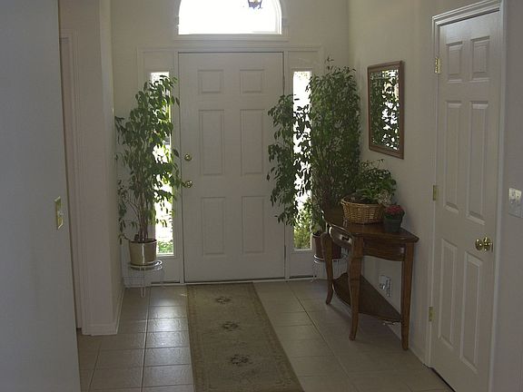 Foyer w/all ceramic tile