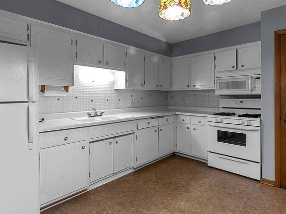 3rd image of 3161 Paris Ave APT 204