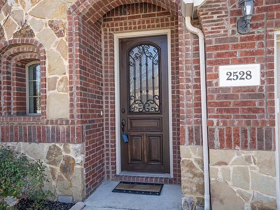 3rd image of 2528 Whispering Pines Dr