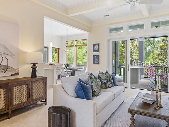 5th image of 3 Roxbury Cir