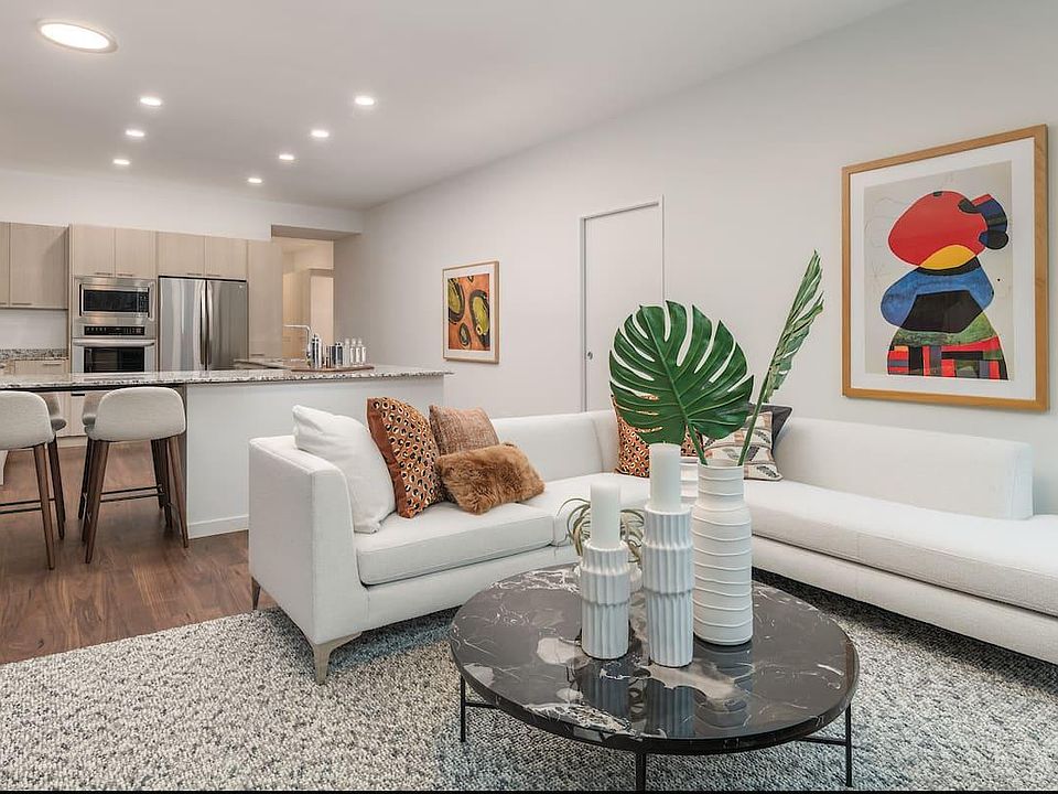 1st image of 707 W Cornelia Ave #16
