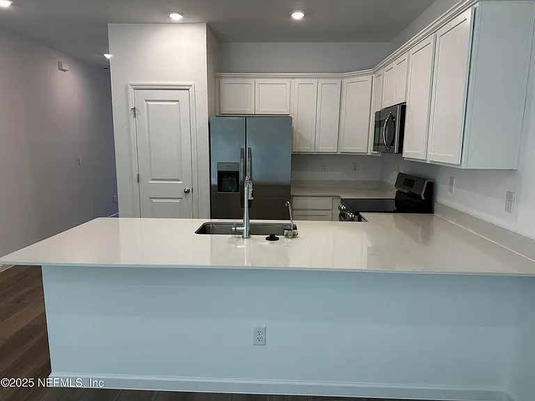 611 Holly Lakes Dr — Photo 10