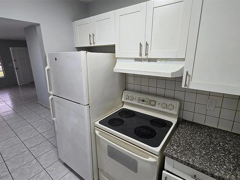 1874 NE 161st St #1874 — Photo 5
