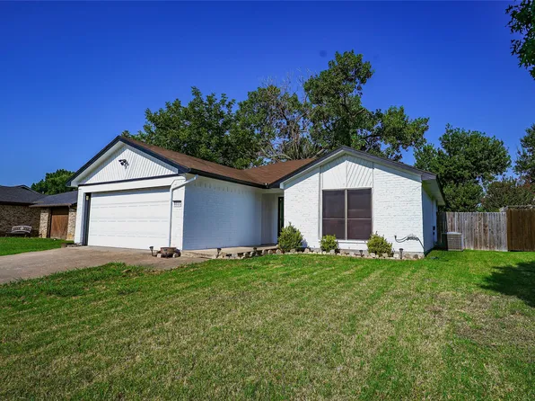 8021 Pebblebrook Dr, Watauga, TX 76148