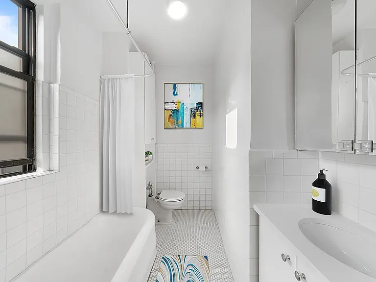 21 E 10th St #12A — Photo 8