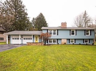 17 Merryhill Dr, Rochester, NY 14625