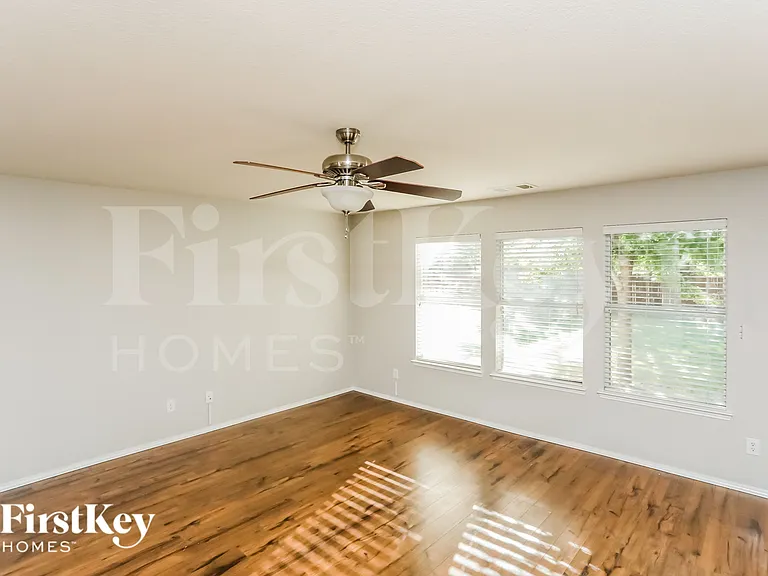 13925 Walnut Canyon Ct — Photo 2