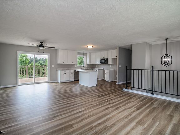 2nd image of 52 Saint Andrews Blvd