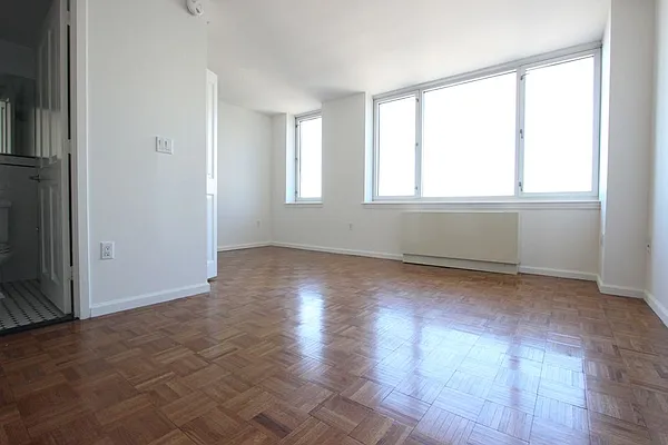 Rented by Dynamik Realty | media 10