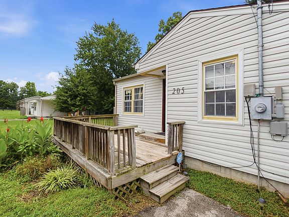 5th image of 205 Dinsmore St