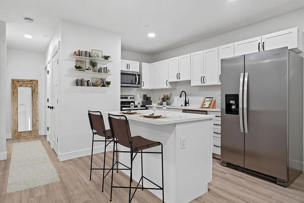The Bigelow Apartments — Photo 2
