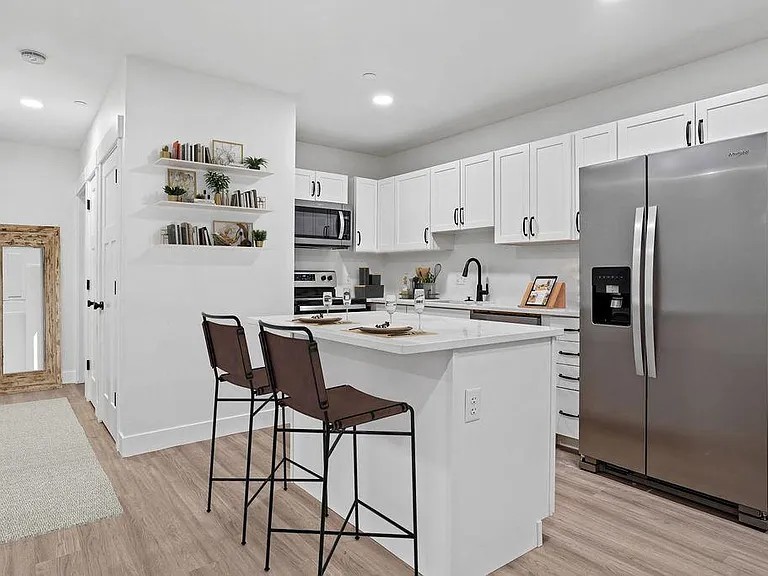 The Bigelow Apartments — Photo 2