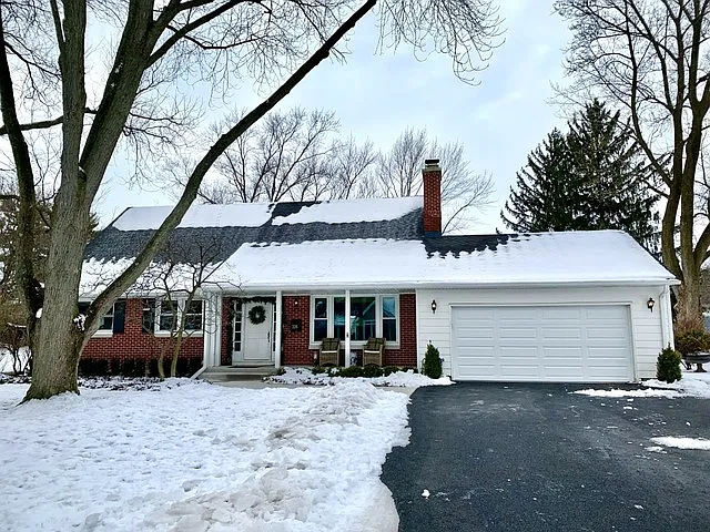 326 N Pine St photo 1