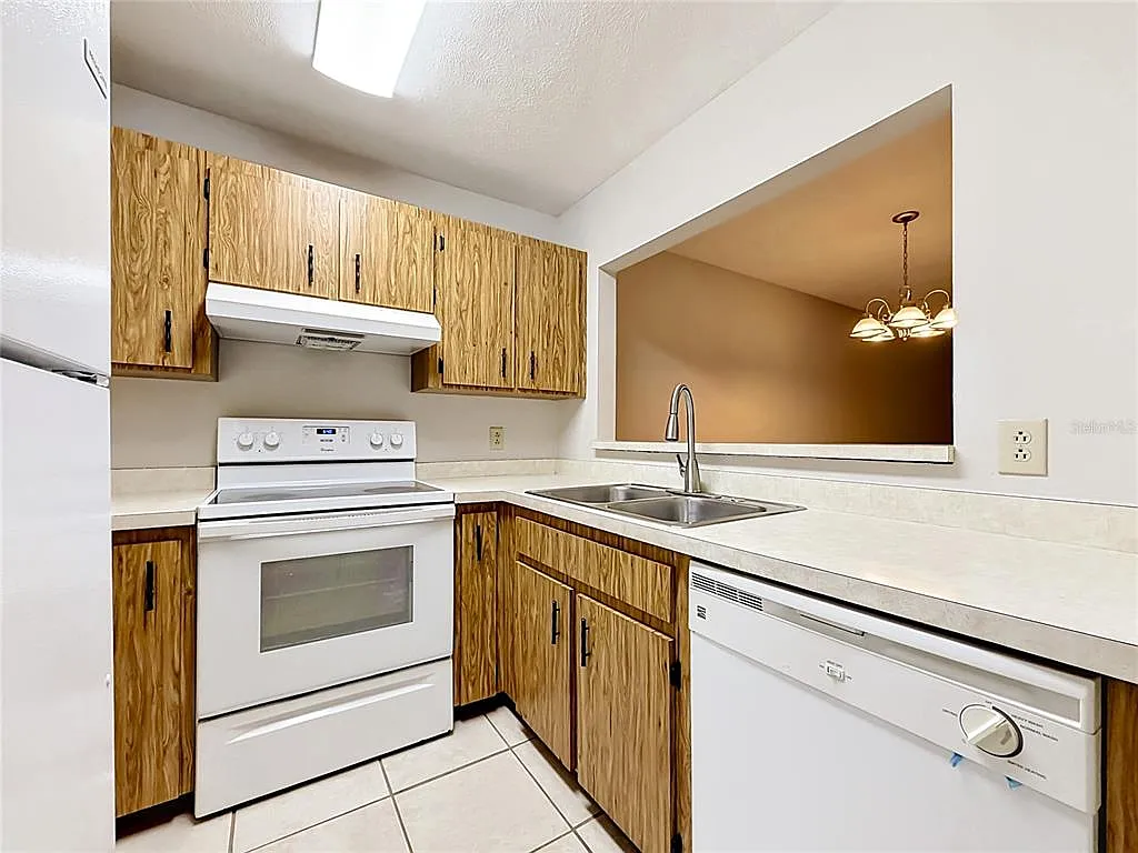2 bed, 1.5 bath, 1260 sqft, $1,300 — Photo 4