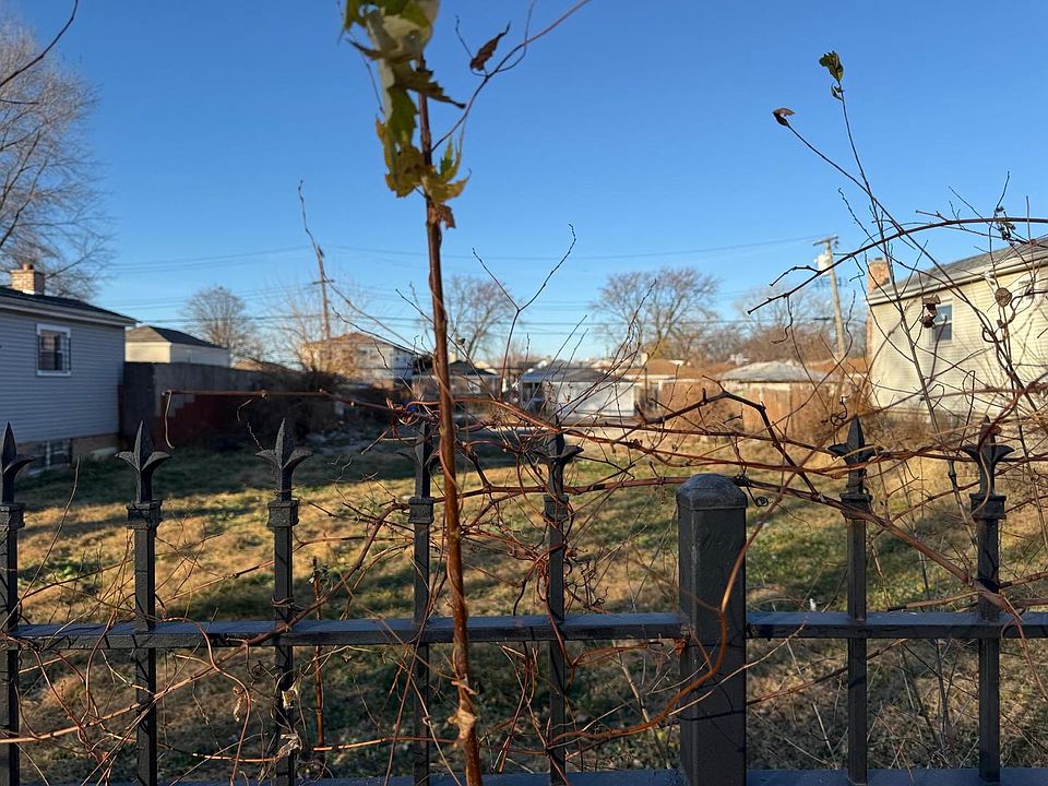 2nd image of 4432 S Leclaire Ave