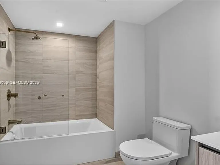 77 5th St #4202 — Photo 33