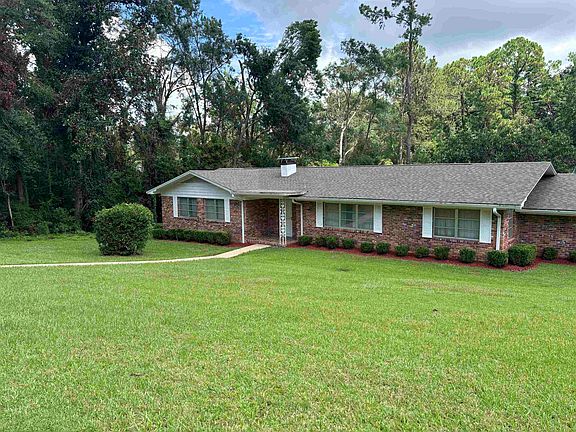 4th image of 938 Carlton Dr
