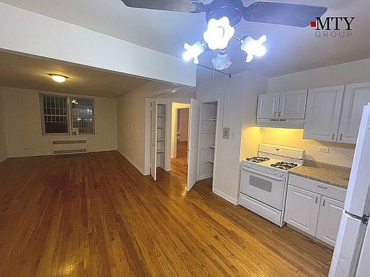 2nd image of 5505 Woodside Ave APT 408