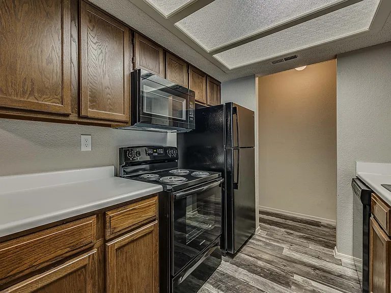 Lexington Commons - Renovated Kitchen
