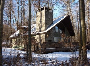 103 Fir Ln, Greentown, PA 18426