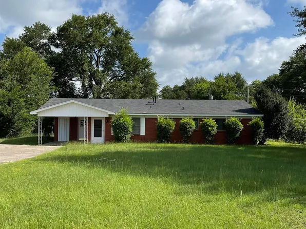 107 Commander Dr, Longview, TX 75605