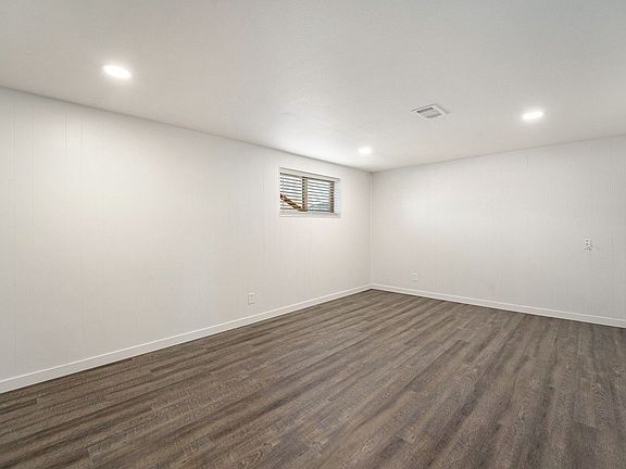 5th image of 4728 Estes St #B