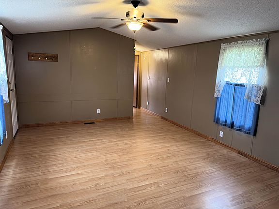 3rd image of 1206 Spring Cir