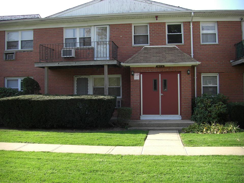 2nd image of 165 Hemlock Dr Unit 165