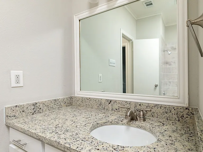 5700 Pershing Ave — Photo 6